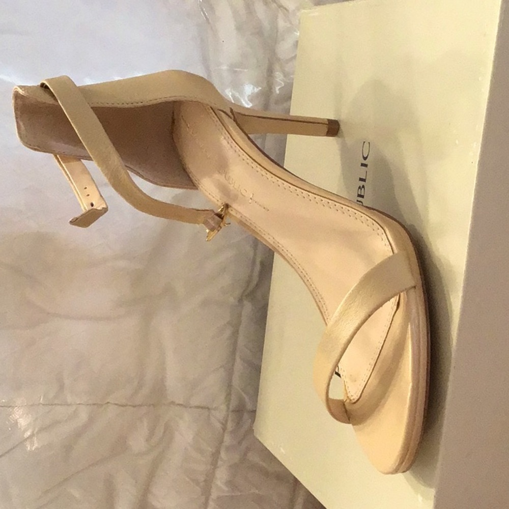 BEAUTIFUL STRAPPY SANDALS